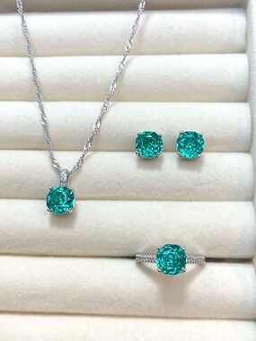 The floral fantasy cut Green CZ Necklace, Ring & Earring Set